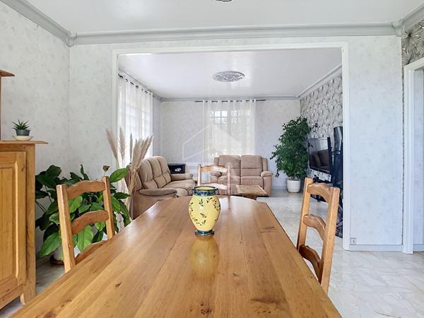 Bâtisse de 2 logements + parcelle de terrain constructible