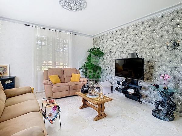 Bâtisse de 2 logements + parcelle de terrain constructible