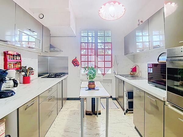 Bâtisse de 2 logements + parcelle de terrain constructible