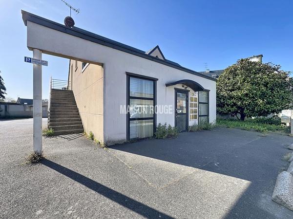 PAIMPOL Centre ! Ensemble immobilier idéal investisseurs, sur 2 niveaux, jardin, parking!