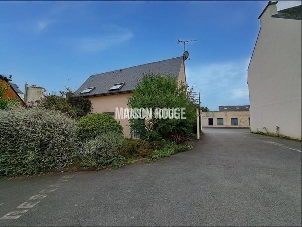 PAIMPOL Centre ! Ensemble immobilier idéal investisseurs, sur 2 niveaux, jardin, parking!