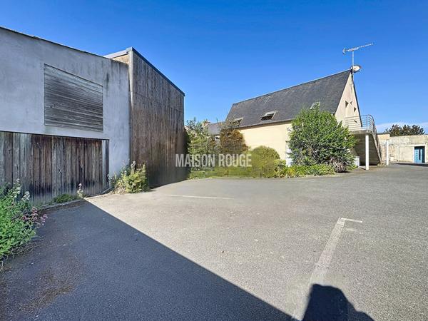 PAIMPOL Centre ! Ensemble immobilier idéal investisseurs, sur 2 niveaux, jardin, parking!