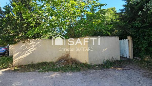 Petit immeuble à fort potentiel avec terrain constructible