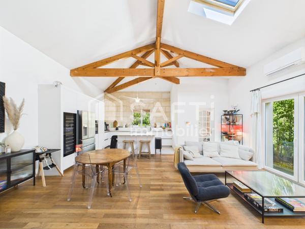 A Saint-Médard-en-Jalles, Damien Castagné présente une superbe maison en pierre rénovée avec charme, jardin et piscine