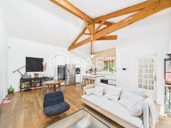 A Saint-Médard-en-Jalles, Damien Castagné présente une superbe maison en pierre rénovée avec charme, jardin et piscine