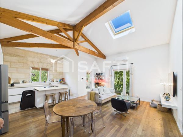 A Saint-Médard-en-Jalles, Damien Castagné présente une superbe maison en pierre rénovée avec charme, jardin et piscine