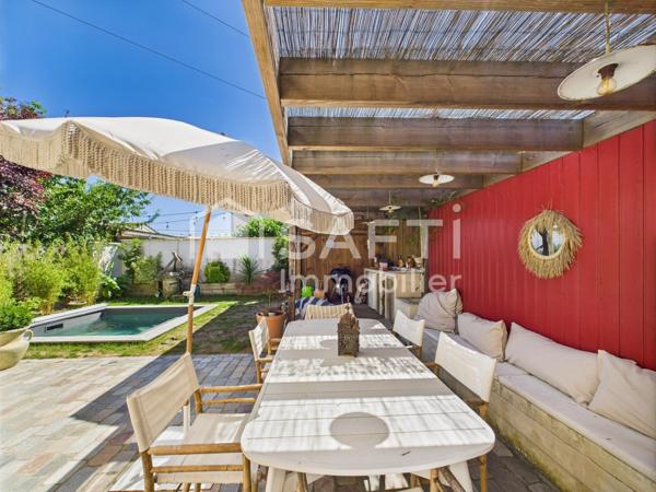 A Saint-Médard-en-Jalles, Damien Castagné présente une superbe maison en pierre rénovée avec charme, jardin et piscine