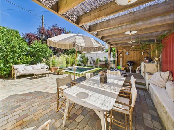 A Saint-Médard-en-Jalles, Damien Castagné présente une superbe maison en pierre rénovée avec charme, jardin et piscine