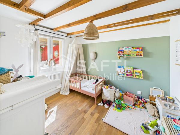 A Saint-Médard-en-Jalles, Damien Castagné présente une superbe maison en pierre rénovée avec charme, jardin et piscine