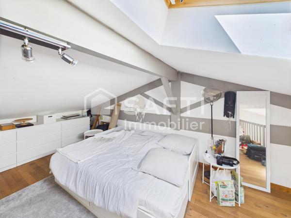 A Saint-Médard-en-Jalles, Damien Castagné présente une superbe maison en pierre rénovée avec charme, jardin et piscine