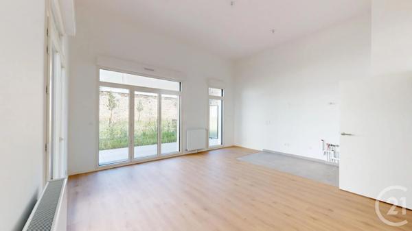 Appartement à vendre  3 pièces - 67,60 m 2   AUBERVILLIERS  - 93