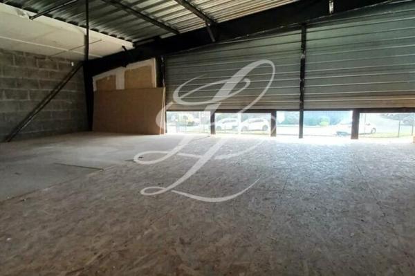 Location - ENTREPOT 220 m 2