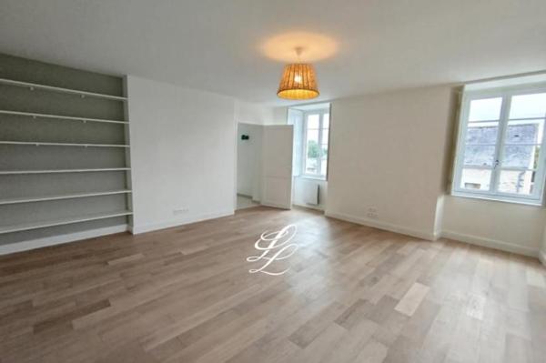 Location - Appartement 4 pièces 132 m 2 JUIGNE SUR SARTHE (72300)