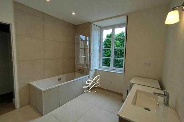 Location - Appartement 4 pièces 132 m 2 JUIGNE SUR SARTHE (72300)