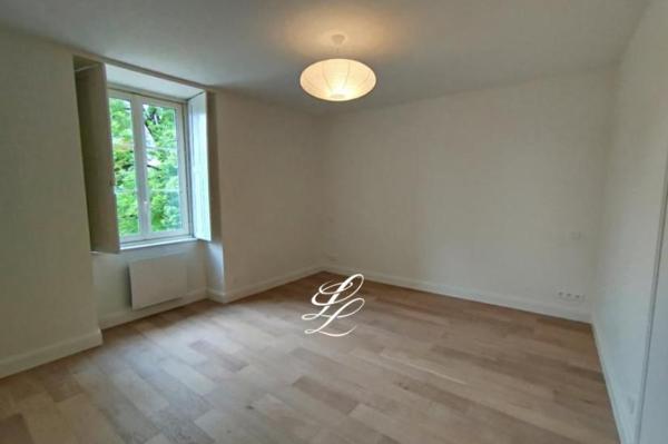 Location - Appartement 4 pièces 132 m 2 JUIGNE SUR SARTHE (72300)