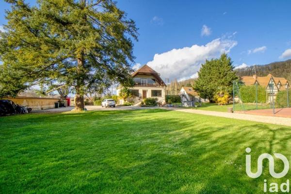 Maison 9 pièces de 220 m² à Acquigny (27400)