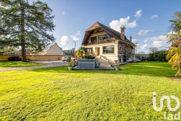 Maison 9 pièces de 220 m² à Acquigny (27400)