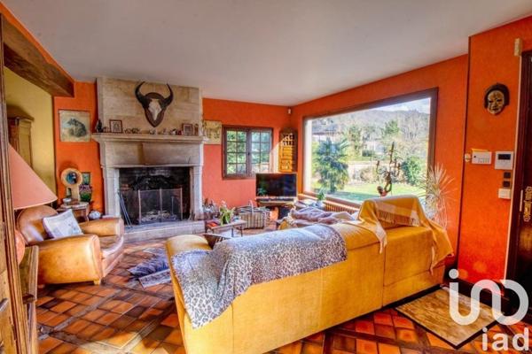 Maison 9 pièces de 220 m² à Acquigny (27400)