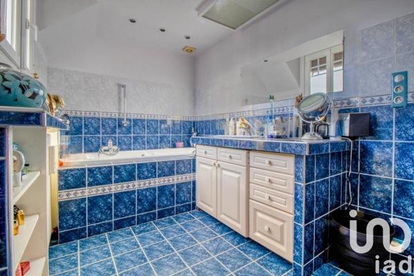 Maison 9 pièces de 220 m² à Acquigny (27400)