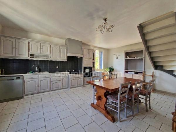 Maison à vendre 7 pièces - 5 chambres - 160 m² - parcelle de 4800 m² ( Ligueil 37)