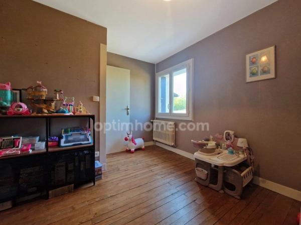Maison à vendre 7 pièces - 5 chambres - 160 m² - parcelle de 4800 m² ( Ligueil 37)