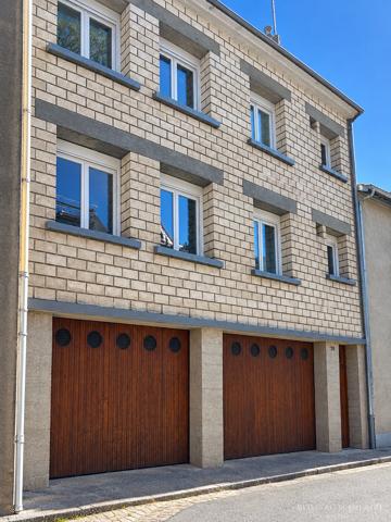 POITIERS PLATEAU - Maison de ville entièrement rénovée de plus de 136,70m² avec garages et extérieur