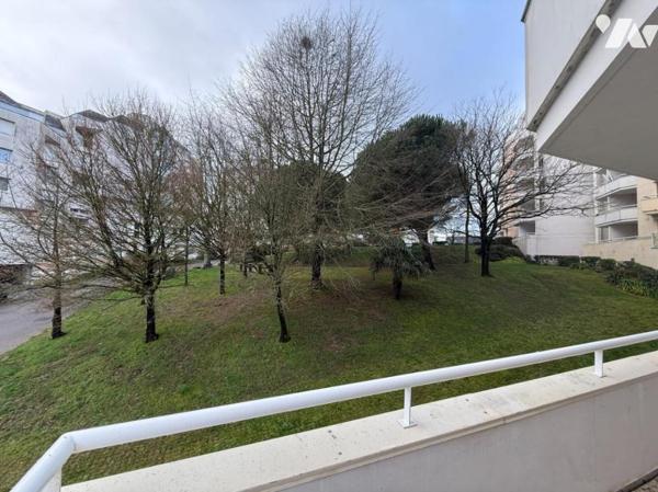 Appartement lumineux avec grand balcon-terrasse, cave et parking