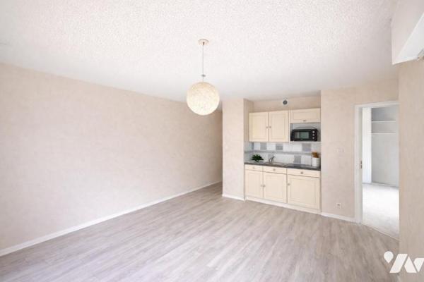 Appartement lumineux avec grand balcon-terrasse, cave et parking