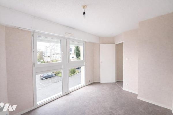 Appartement lumineux avec grand balcon-terrasse, cave et parking