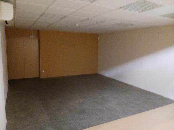 Avignon intra muros local 135 m² en duplex avec 4 vitrines