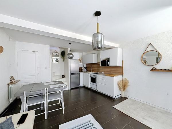 Maison
         3 pièces
        - 65 m² 149 900 € *