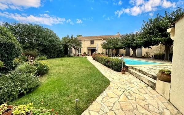 Maison à vendre    5 pièces •  Aimargues