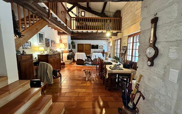 Maison à vendre    5 pièces •  Aimargues