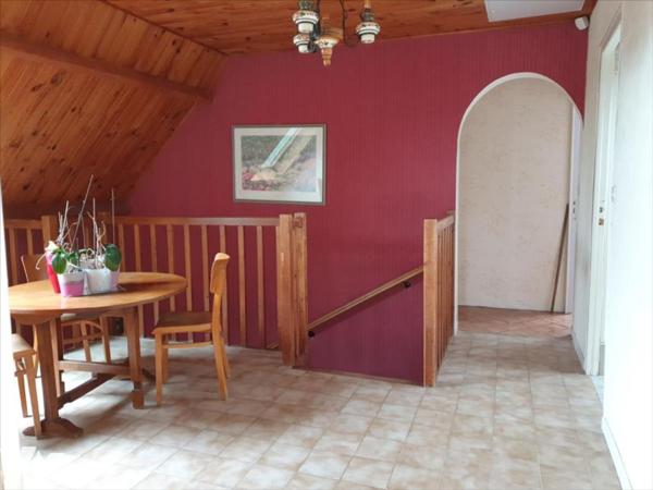 A VENDRE A MONTMORT- LUCY -MAISON FAMILIALE DE TYPE 7