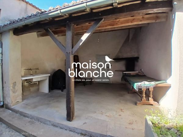 Maison de bourg avec terrain clos et dépendances