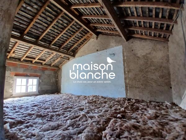 Maison de bourg avec terrain clos et dépendances