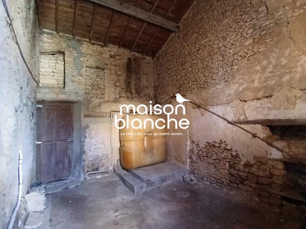 Maison de bourg avec terrain clos et dépendances