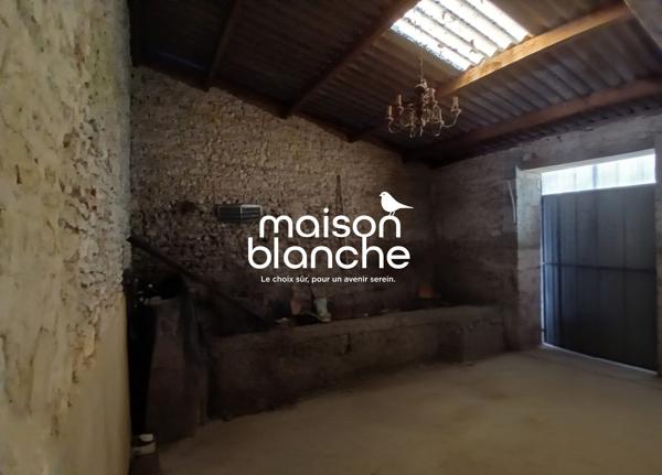Maison de bourg avec terrain clos et dépendances