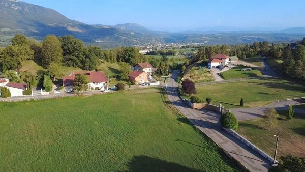Maison en pierre 183 m² + duplex indépendant 46 m² – Valserhône MAISON EN PIERRE DE CARACTÈRE + APPARTEMENT INDÉPENDANT + PISCINE – VALSERHÔNE / ARDON