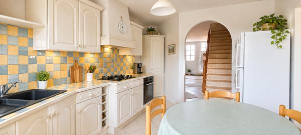 Maison en pierre 183 m² + duplex indépendant 46 m² – Valserhône MAISON EN PIERRE DE CARACTÈRE + APPARTEMENT INDÉPENDANT + PISCINE – VALSERHÔNE / ARDON