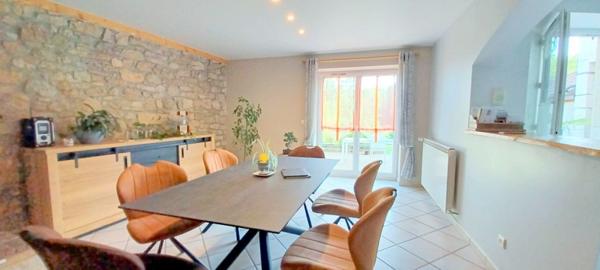 Maison en pierre 183 m² + duplex indépendant 46 m² – Valserhône MAISON EN PIERRE DE CARACTÈRE + APPARTEMENT INDÉPENDANT + PISCINE – VALSERHÔNE / ARDON