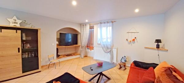 Maison en pierre 183 m² + duplex indépendant 46 m² – Valserhône MAISON EN PIERRE DE CARACTÈRE + APPARTEMENT INDÉPENDANT + PISCINE – VALSERHÔNE / ARDON