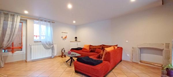 Maison en pierre 183 m² + duplex indépendant 46 m² – Valserhône MAISON EN PIERRE DE CARACTÈRE + APPARTEMENT INDÉPENDANT + PISCINE – VALSERHÔNE / ARDON
