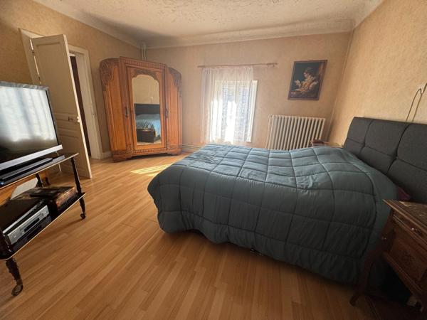 Maison à rénover 160 m2, 3chambres sur 420m2 de terrain.