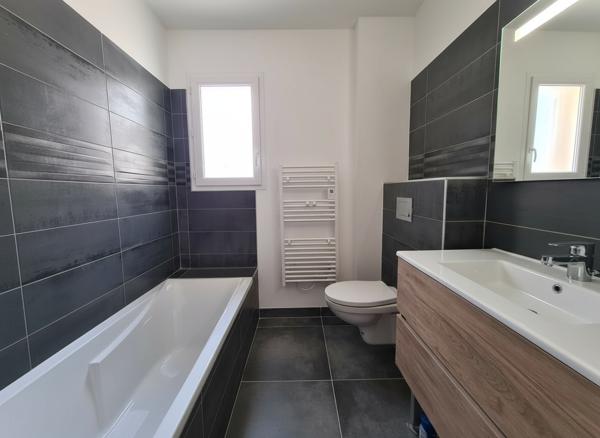 A VENDRE EGULLES Maison récente 4 pièces de 99 m² avec piscine et Terrain de 407 m² à Eguilles (13510)