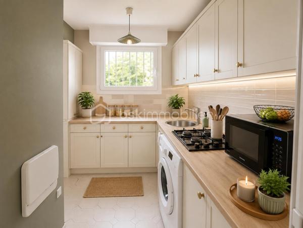 Idéalement situé, au calme, à 10 minutes à pied de toutes les commodités

Au sein de la résidence La Nérac, découvrez ce spacieux T4 de 82 m² en rez-de-chaussée (2 étages), vendu en nue-propriété.

L’appartement se compose d’une entrée desservant une cuisine aménagée et équipée, un séjour double ouvrant sur une terrasse avec pergola, trois chambres, une salle d’eau et un WC séparé. Une cave et une place de stationnement complètent ce bien.

Un investissement à fort potentiel : d’importants travaux ont été votés et intégralement pris en charge par le propriétaire occupant — isolation par l’extérieur, ravalement des façades et réfection des pergolas — sécurisant ainsi la valorisation du bien à long terme. Un rafraîchissement intérieur reste à prévoir pour révéler tout le potentiel de cet appartement.

Conditions de la vente : bouquet unique, sans rente viagère. Propriétaire occupant âgé de 63 ans (espérance de vie de 21 ans).

Conseillère disponible 7 jours / 7
📞 Contactez-moi pour plus d’informations ou organiser une visite.

PS: les images sont générées avec l’aide de l’IA afin de vous aider à vous projeter.