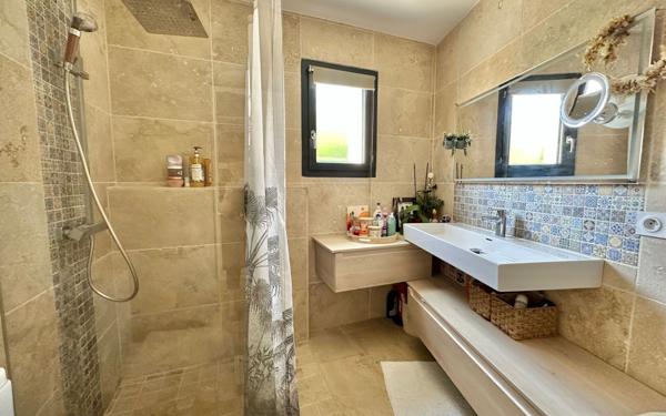 Maison à vendre    5 pièces •  Vauvert