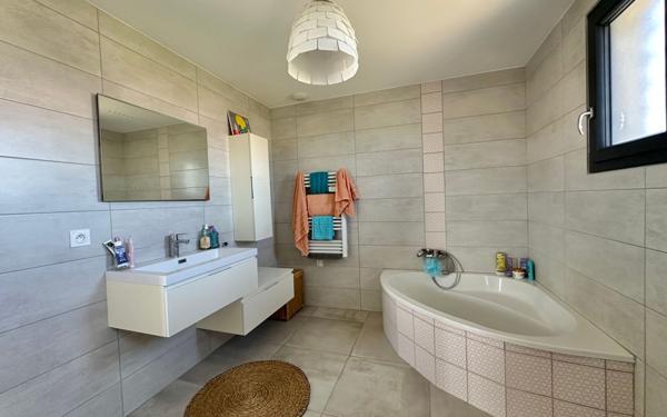 Maison à vendre    5 pièces •  Vauvert