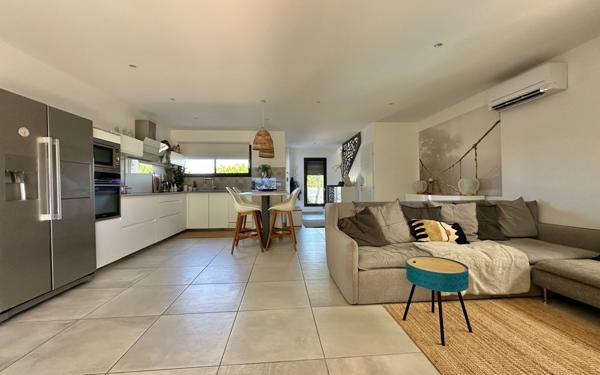 Maison à vendre    5 pièces •  Vauvert