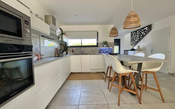 Maison à vendre    5 pièces •  Vauvert